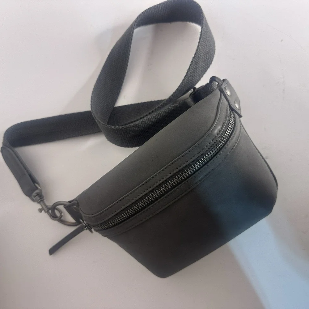 Gray Universal Threads Fanny Crossbody Gray Faux‎ Leather Adjustable Bag Metal